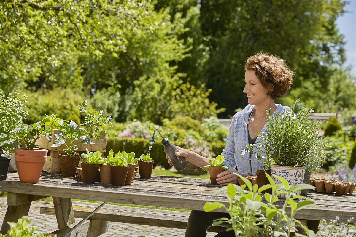 The soft sprayer is ergonomically designed. To begin watering, simply squeeze the bottle. 