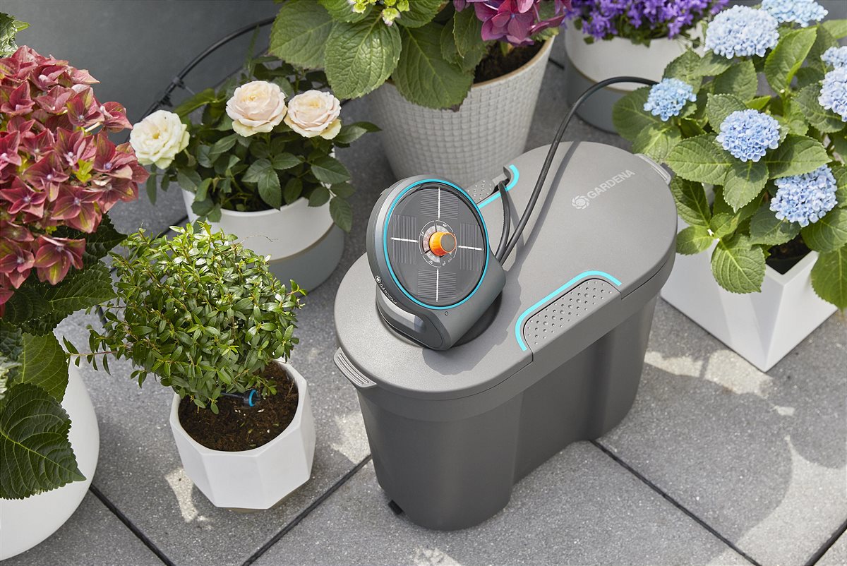 Solution darrosage automatique solaire AquaBloom avec réserve deau