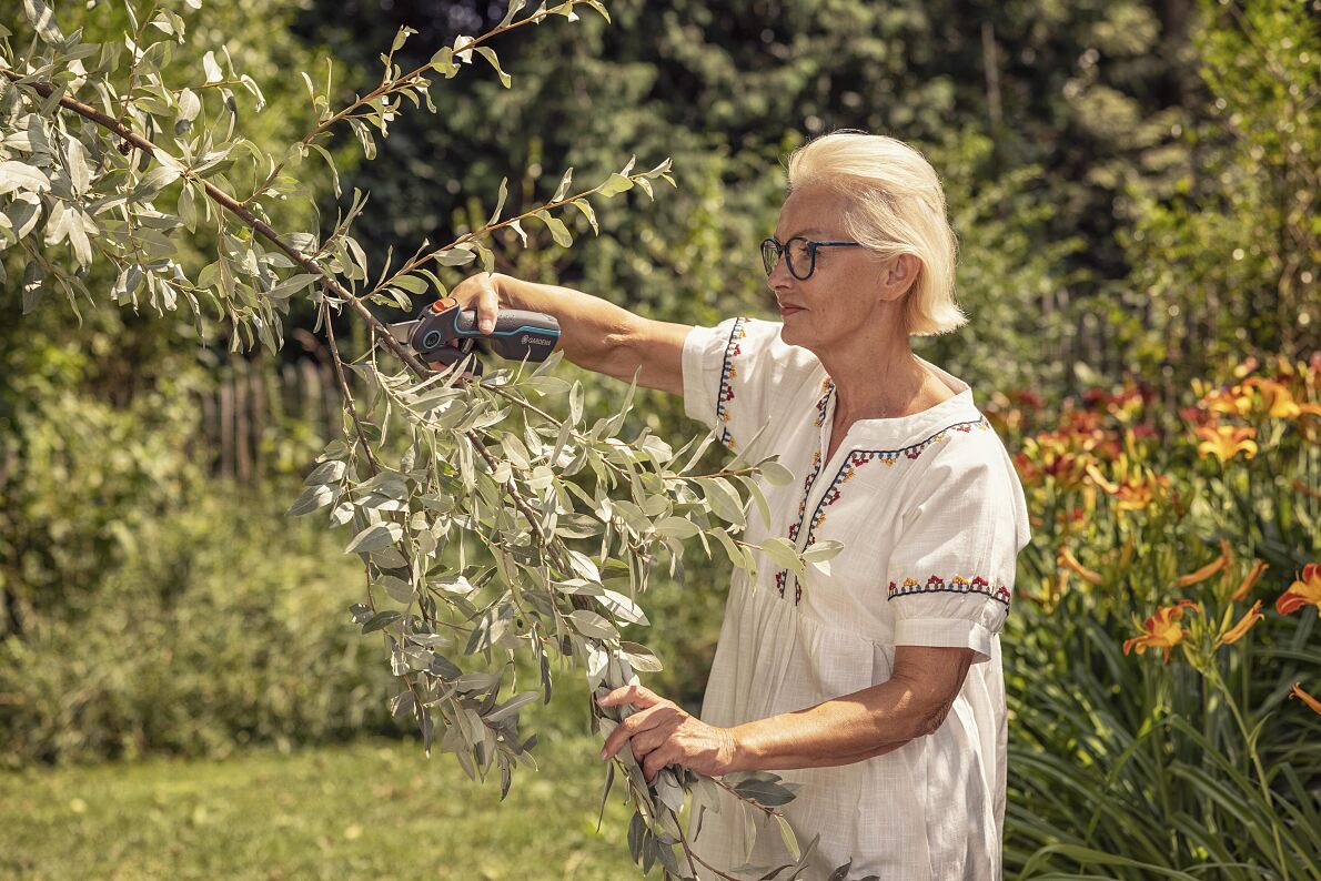 GARDENA AssistCut Gartenschere mit Batterieunterstützung