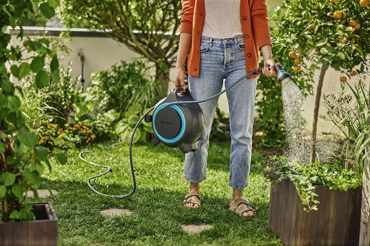 The new GARDENA Portable Hose Box MoveMatic