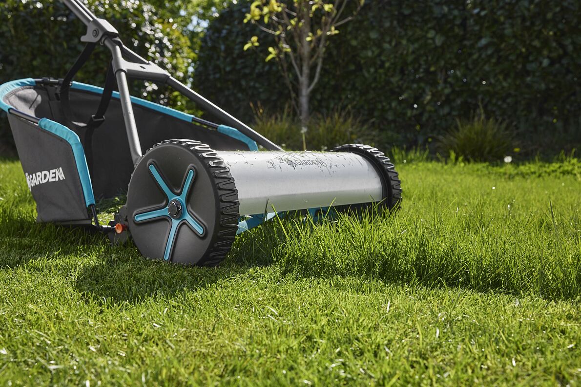 The new GARDENA Manual Push Lawnmower Comfort Plus 400